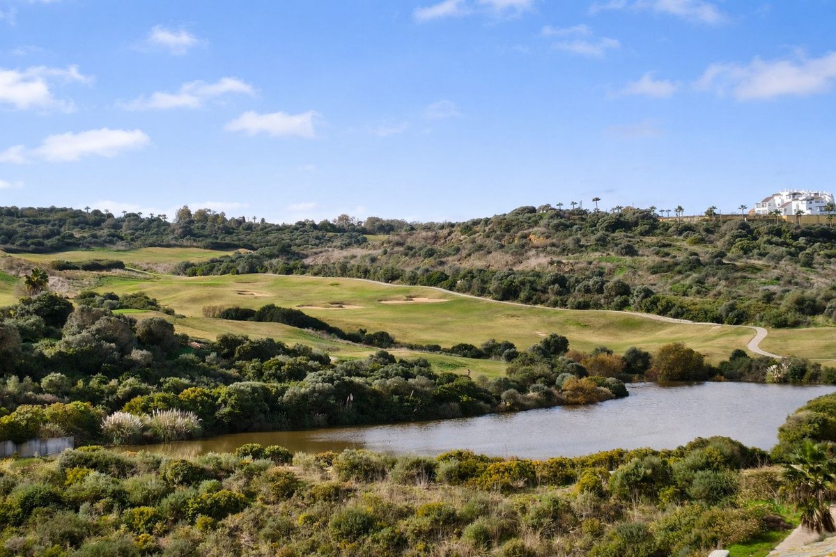 Penthouse mit 71 m² Terrasse, zwei Parkplätzen und Meer- und Golfblick, San Roque, Spanien