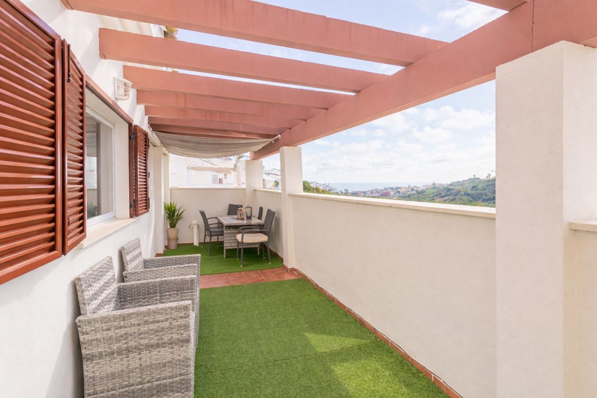 Penthouse mit 71 m² Terrasse, zwei Parkplätzen und Meer- und Golfblick, San Roque, Spanien