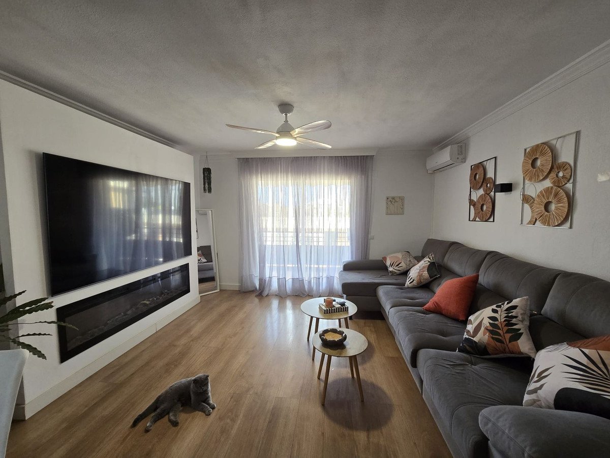 Komplett renovierte Dreizimmerwohnung in Strandnähe, Marbella, Spanien