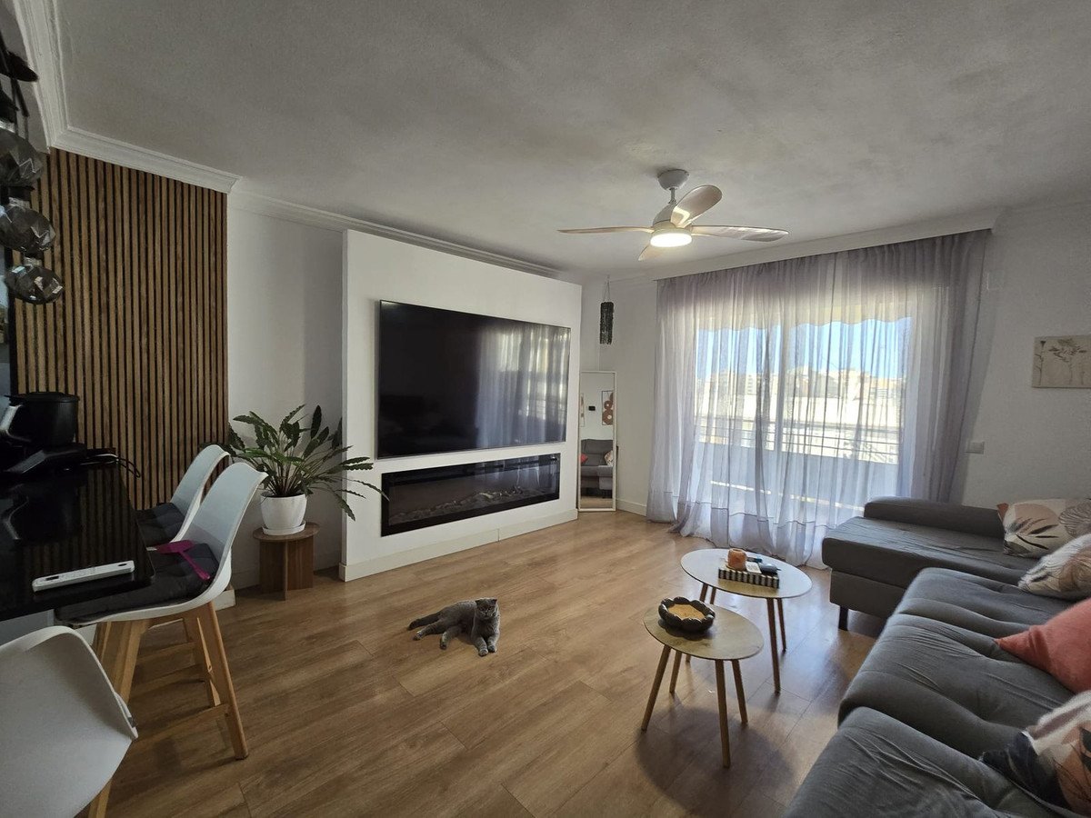 Komplett renovierte Dreizimmerwohnung in Strandnähe, Marbella, Spanien