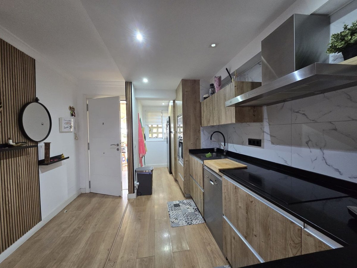 Komplett renovierte Dreizimmerwohnung in Strandnähe, Marbella, Spanien