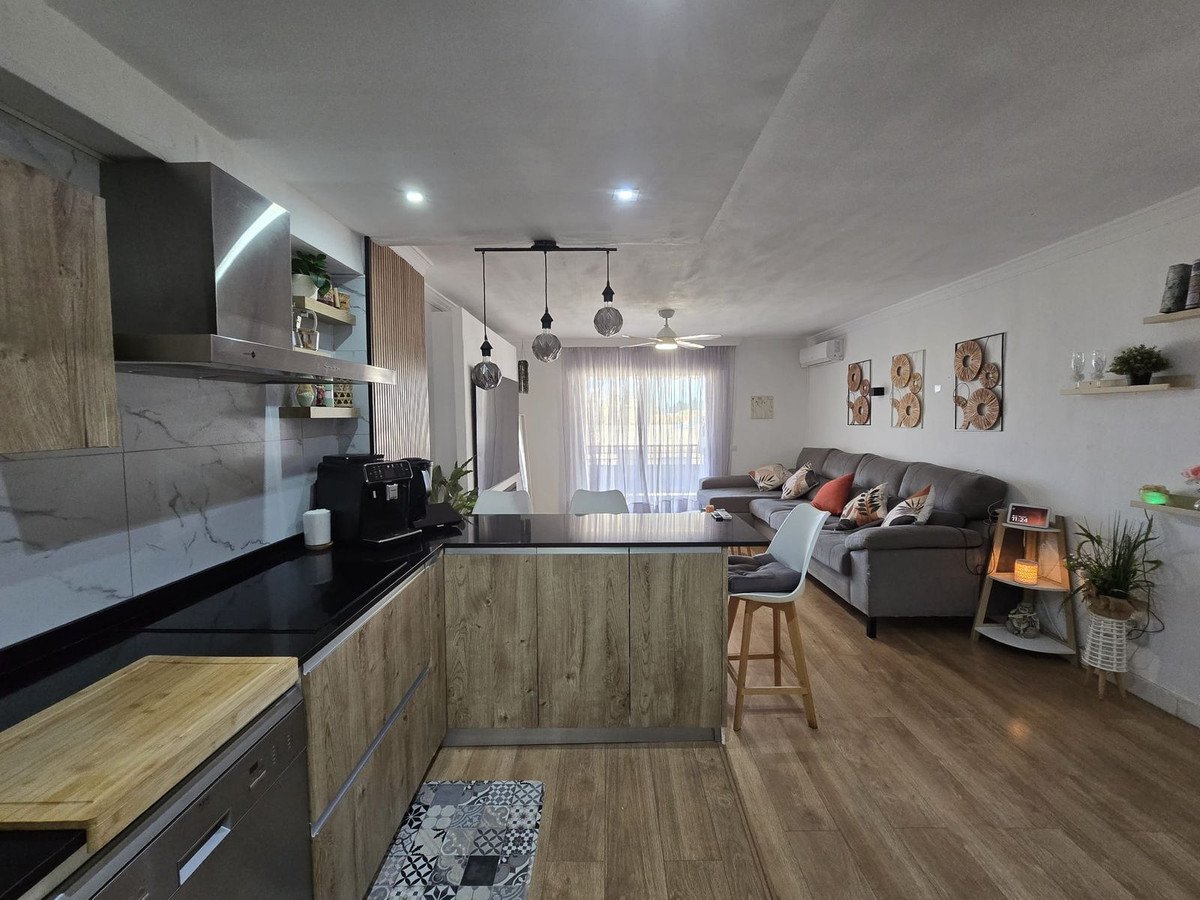 Komplett renovierte Dreizimmerwohnung in Strandnähe, Marbella, Spanien