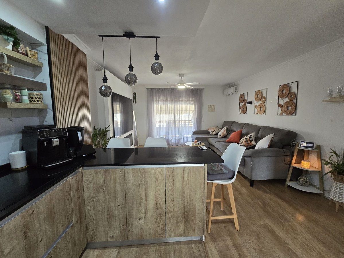 Komplett renovierte Dreizimmerwohnung in Strandnähe, Marbella, Spanien