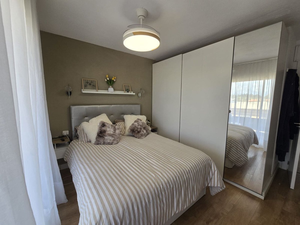 Komplett renovierte Dreizimmerwohnung in Strandnähe, Marbella, Spanien