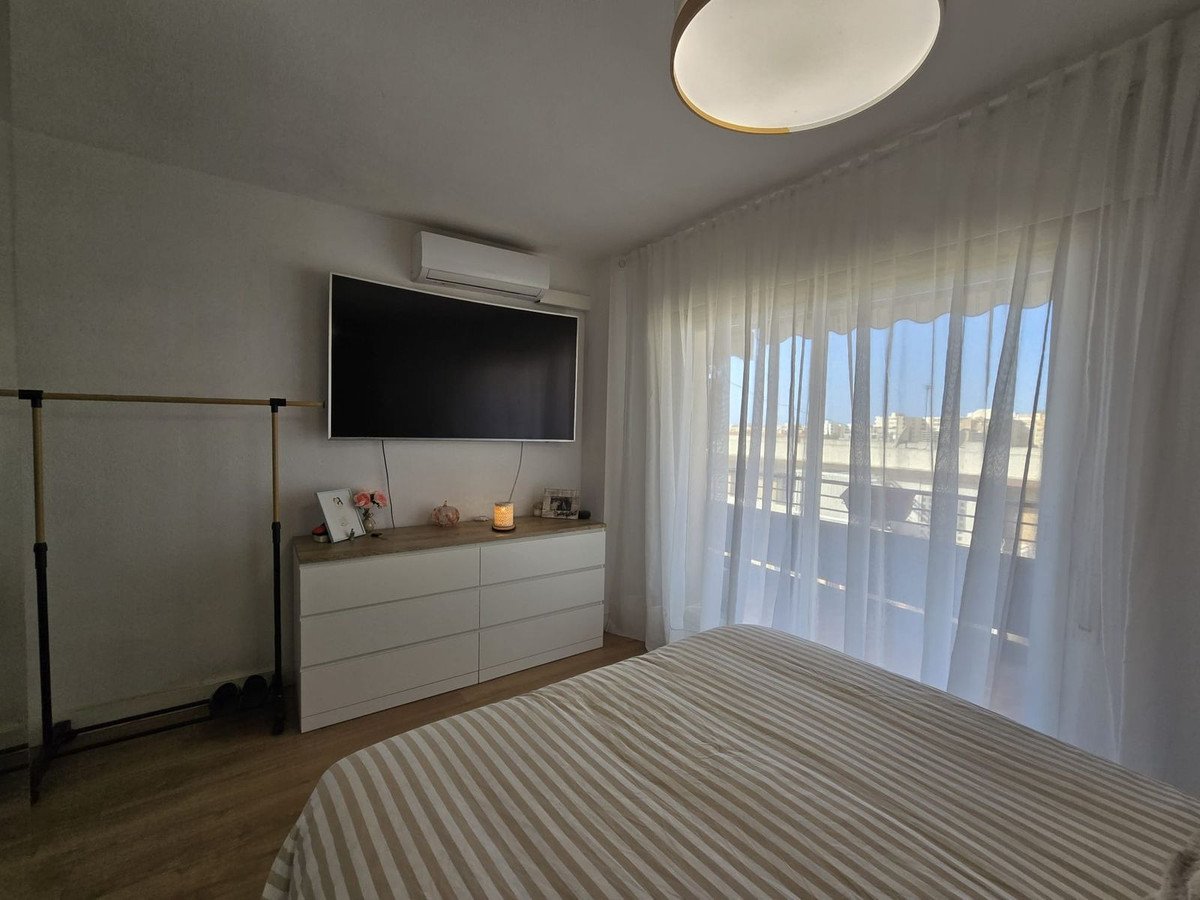 Komplett renovierte Dreizimmerwohnung in Strandnähe, Marbella, Spanien