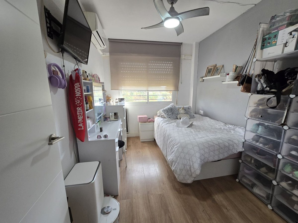 Komplett renovierte Dreizimmerwohnung in Strandnähe, Marbella, Spanien
