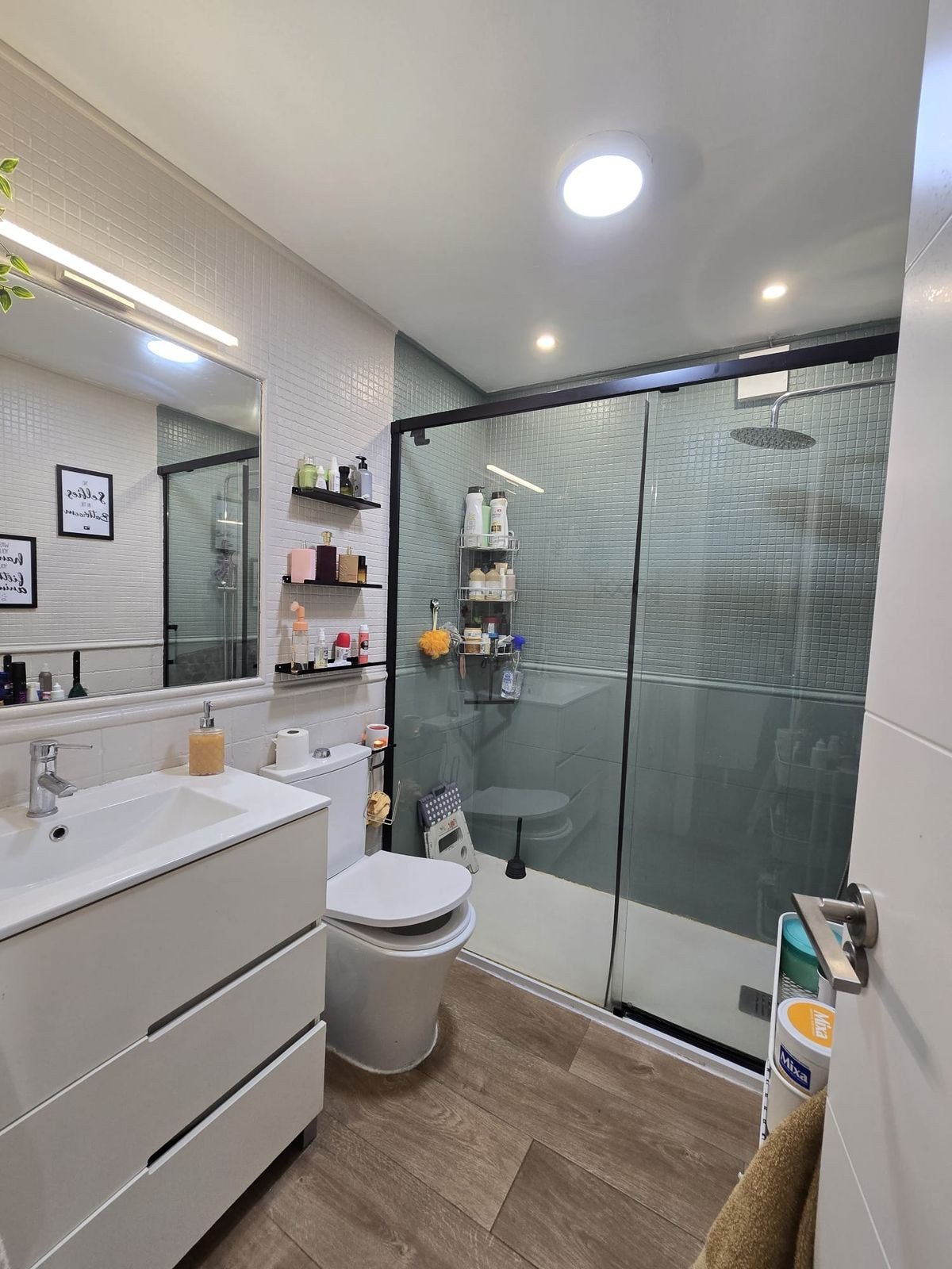 Komplett renovierte Dreizimmerwohnung in Strandnähe, Marbella, Spanien