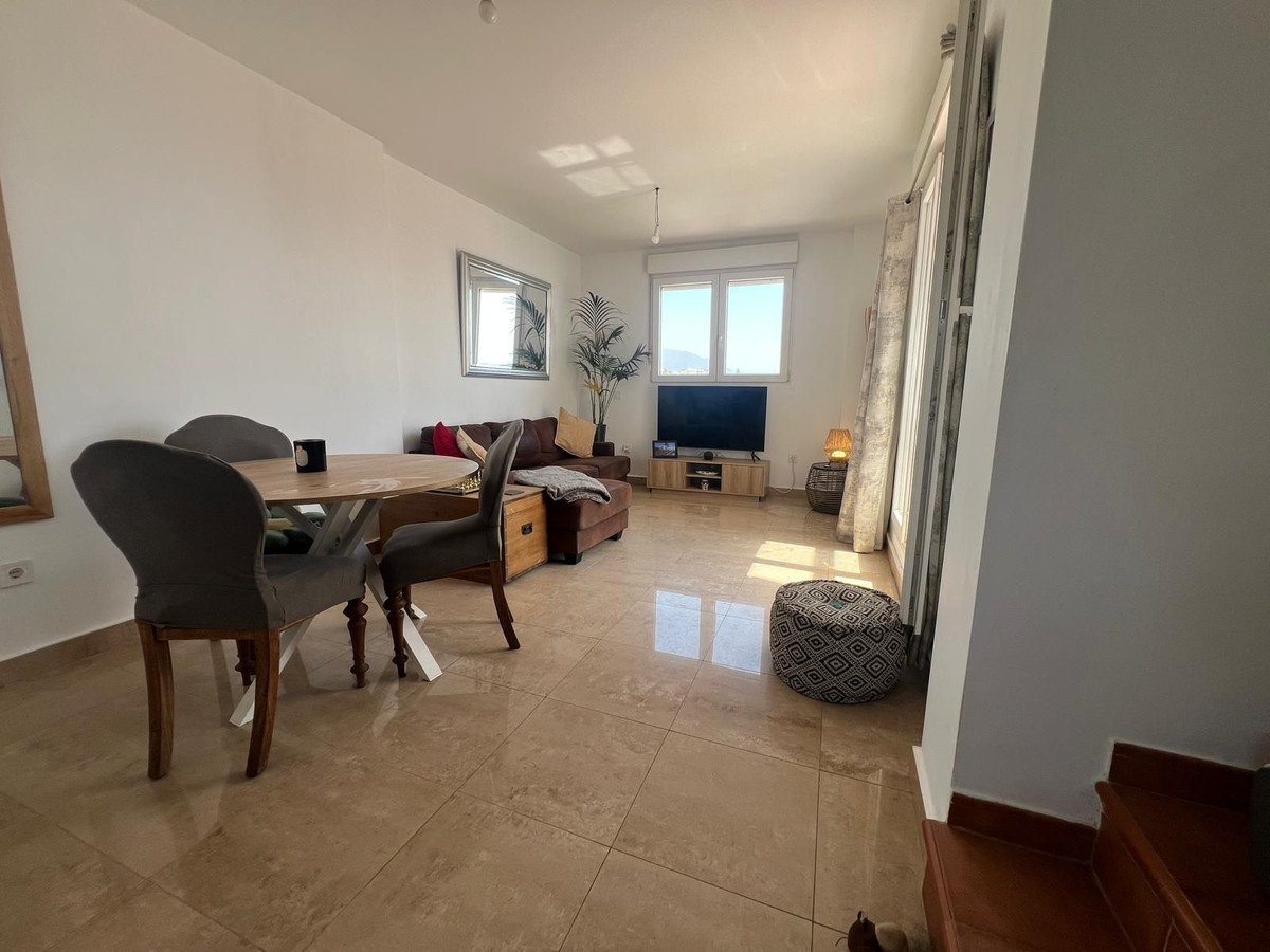 Maisonette mit 70 m² großen Terrassen und Panoramablick aufs Meer, Manilva, Spanien