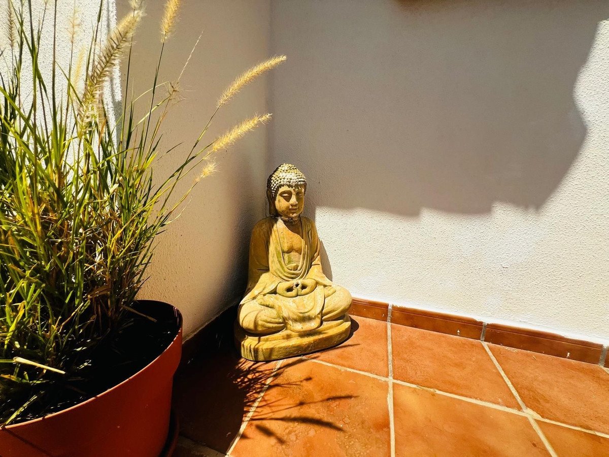 Maisonette mit 70 m² großen Terrassen und Panoramablick aufs Meer, Manilva, Spanien