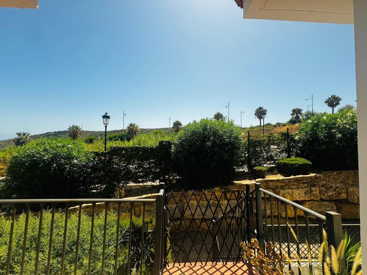 Maisonette mit 70 m² großen Terrassen und Panoramablick aufs Meer, Manilva, Spanien