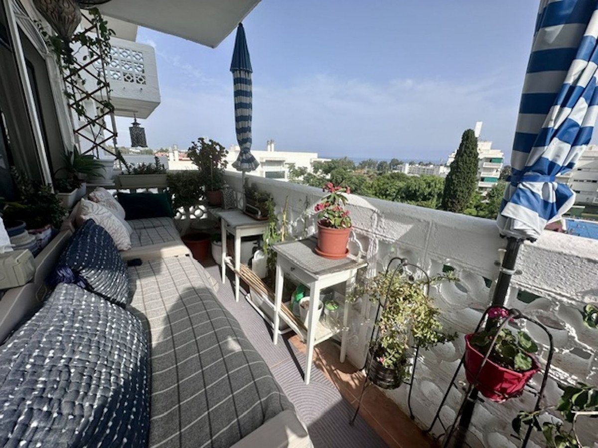 Ferienwohnung mit drei Schlafzimmern und zwei Terrassen mit Meerblick, Estepona, Spanien