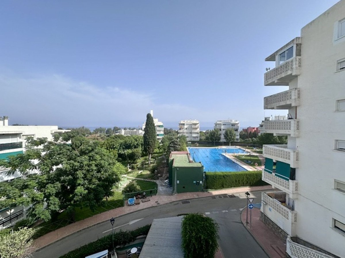 Ferienwohnung mit drei Schlafzimmern und zwei Terrassen mit Meerblick, Estepona, Spanien