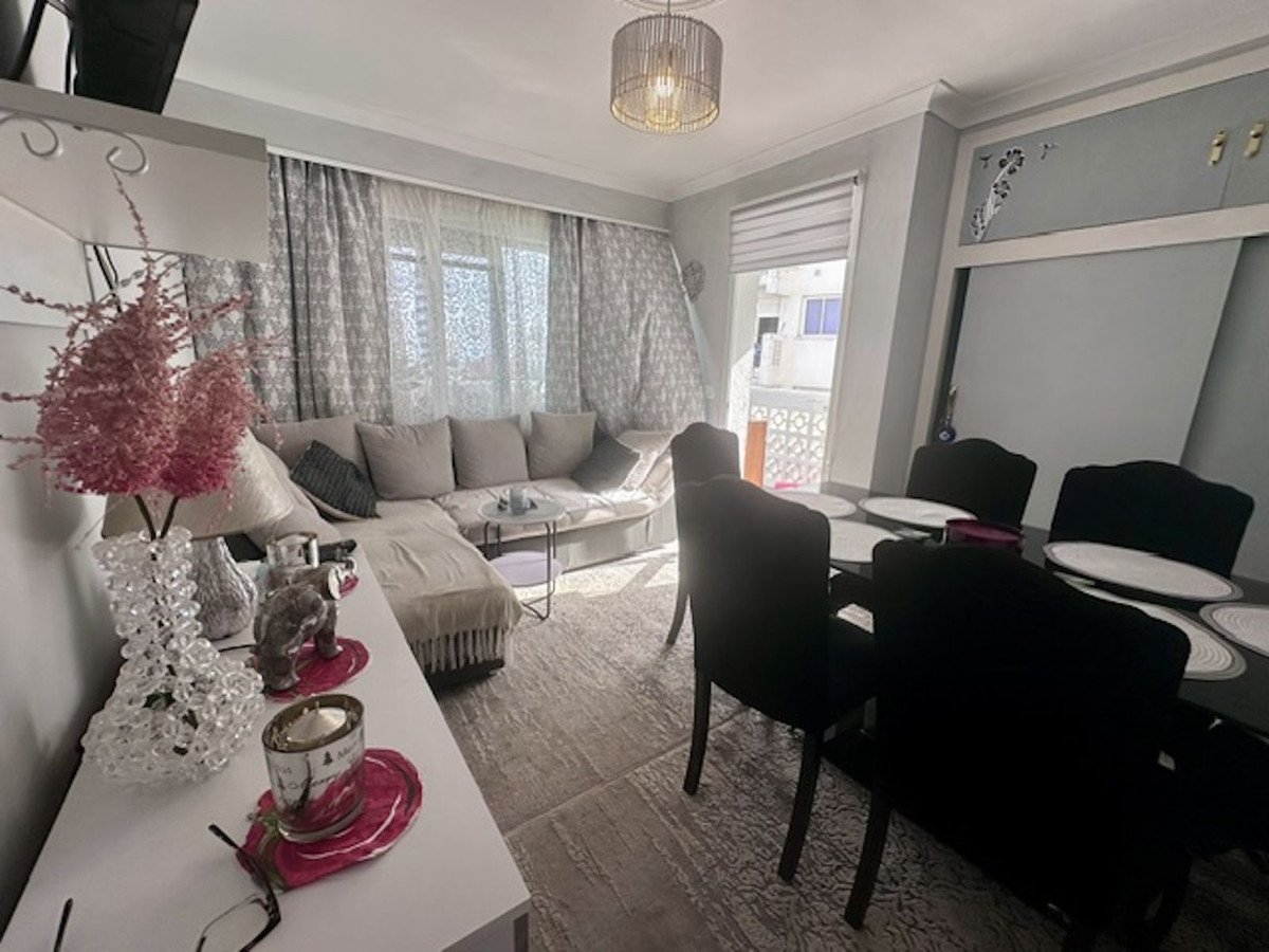 Ferienwohnung mit drei Schlafzimmern und zwei Terrassen mit Meerblick, Estepona, Spanien