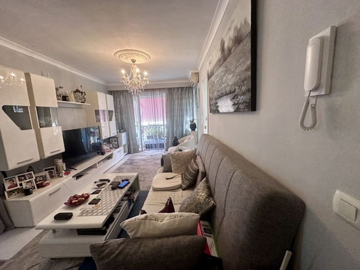 Ferienwohnung mit drei Schlafzimmern und zwei Terrassen mit Meerblick, Estepona, Spanien