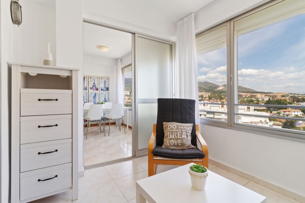 Anlageapartment mit touristischer Lizenz im 8. Stock mit Meerblick, Benalmádena, Spanien