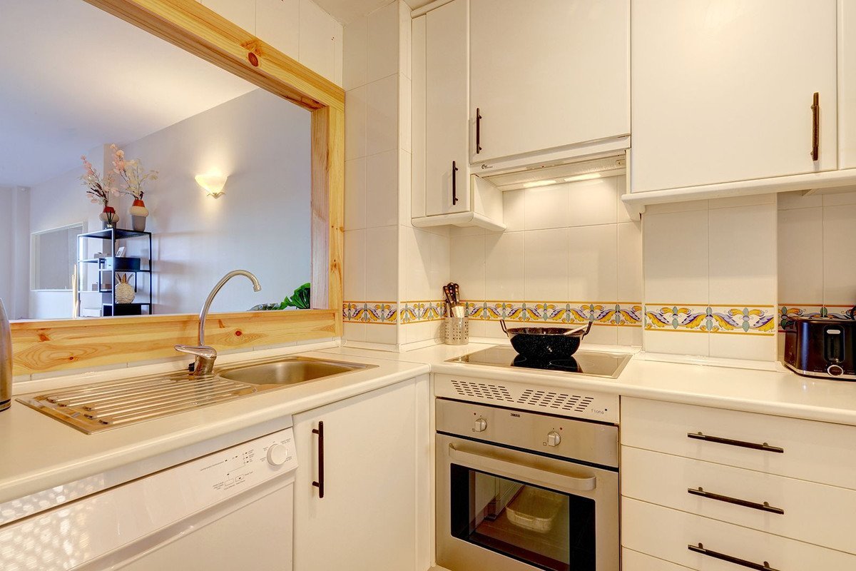 Anlageapartment mit touristischer Lizenz, Gartenterrasse und Garage, Mijas, Spanien