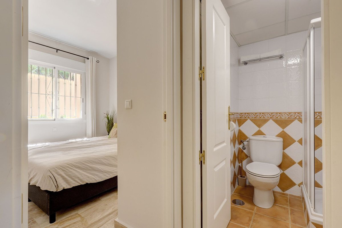 Anlageapartment mit touristischer Lizenz, Gartenterrasse und Garage, Mijas, Spanien