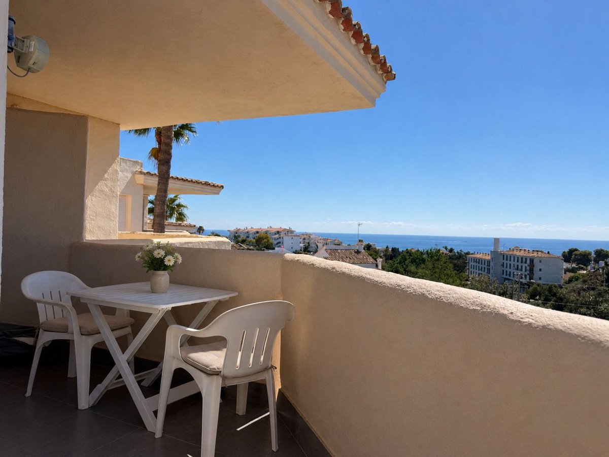 Anlageobjekt: Dachgeschosswohnung mit touristischer Lizenz und Meerblick, Mijas, Spanien