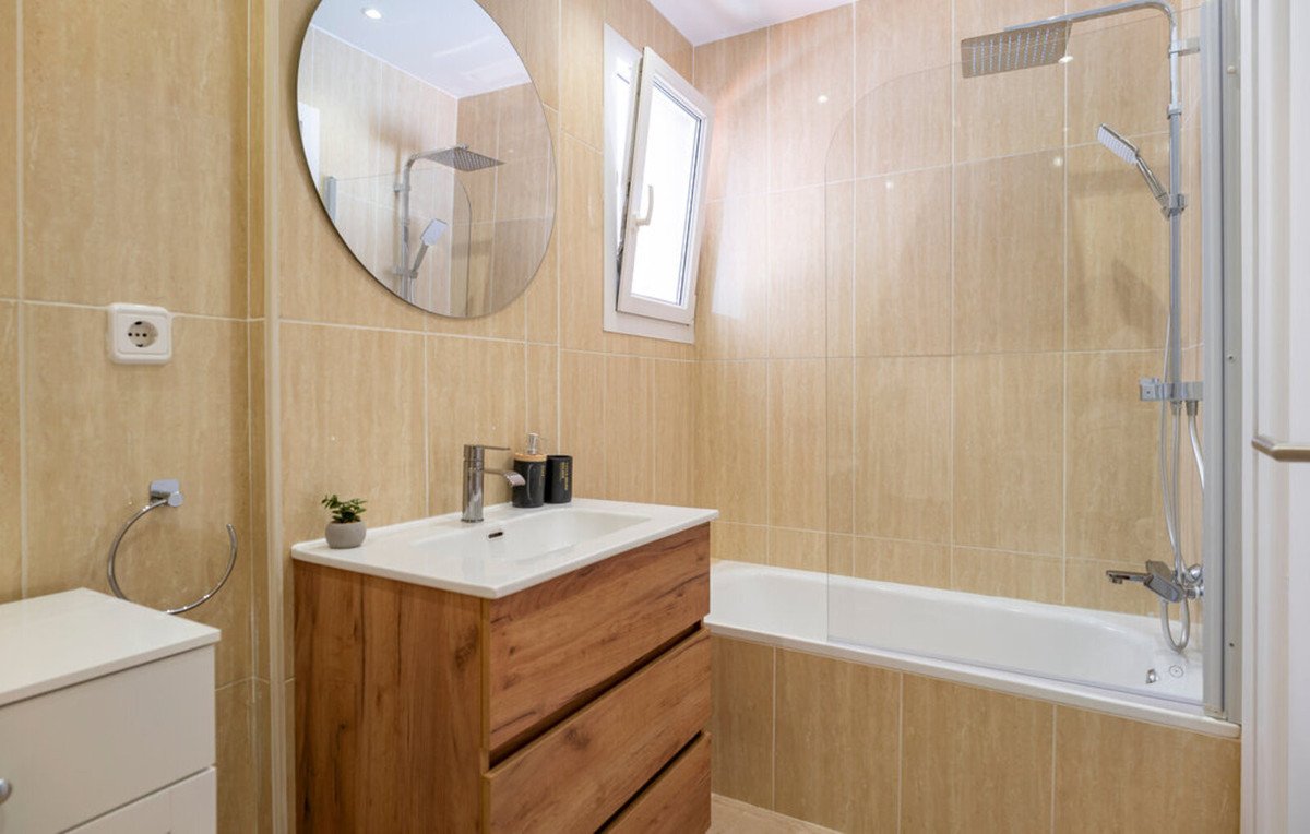 Renovierte Kapitalanlage-Wohnung mit touristischer Lizenz und Terrasse, 28 m², Manilva, Spanien