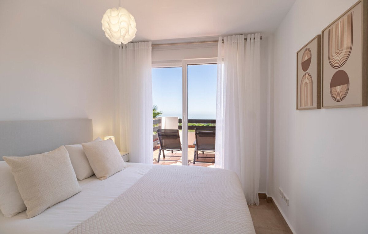 Renovierte Kapitalanlage-Wohnung mit touristischer Lizenz und Terrasse, 28 m², Manilva, Spanien