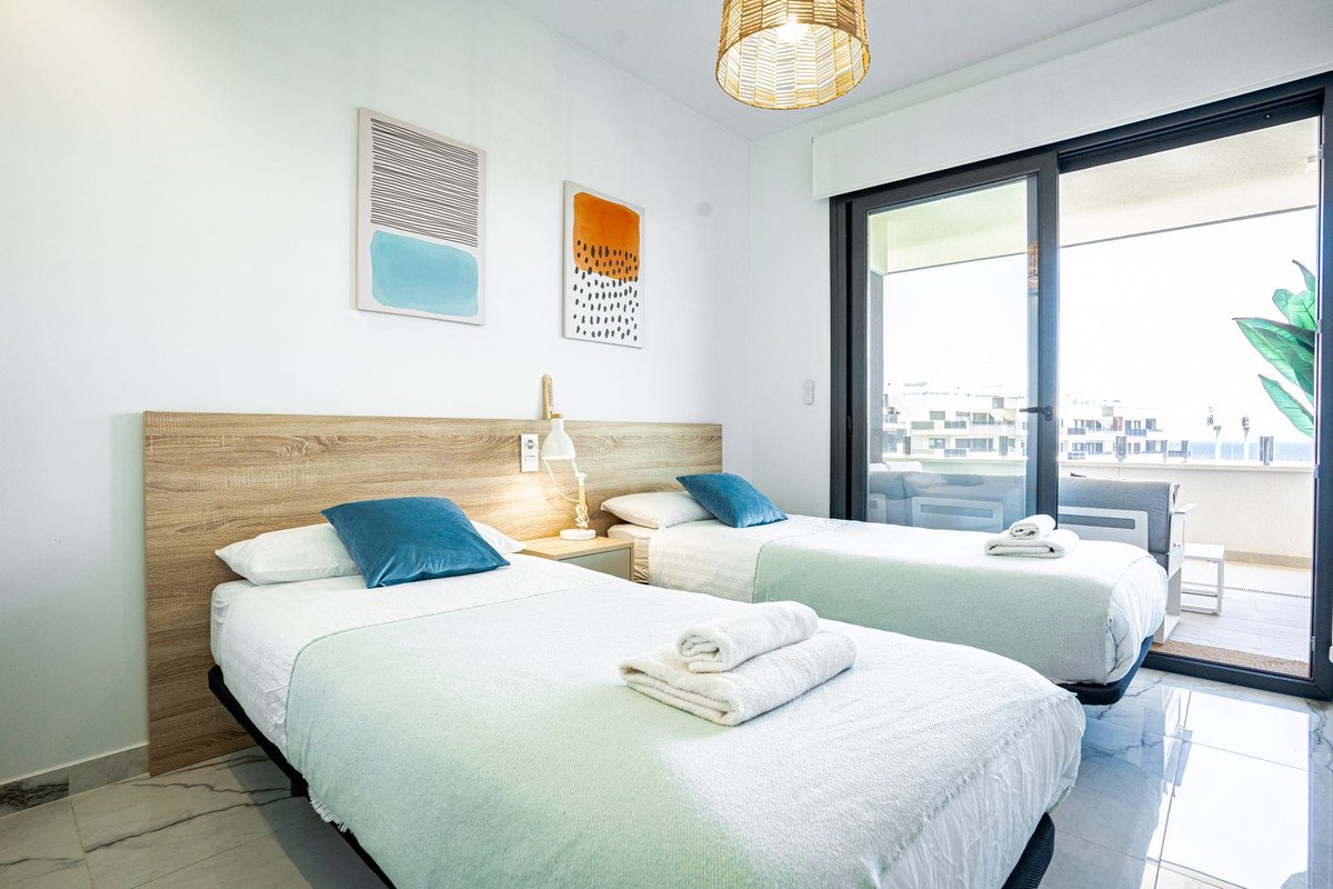 Modernes Apartment aus dem Jahr 2023 mit Meerblick, Fitnessraum und Garage, Orihuela Costa, Spanien
