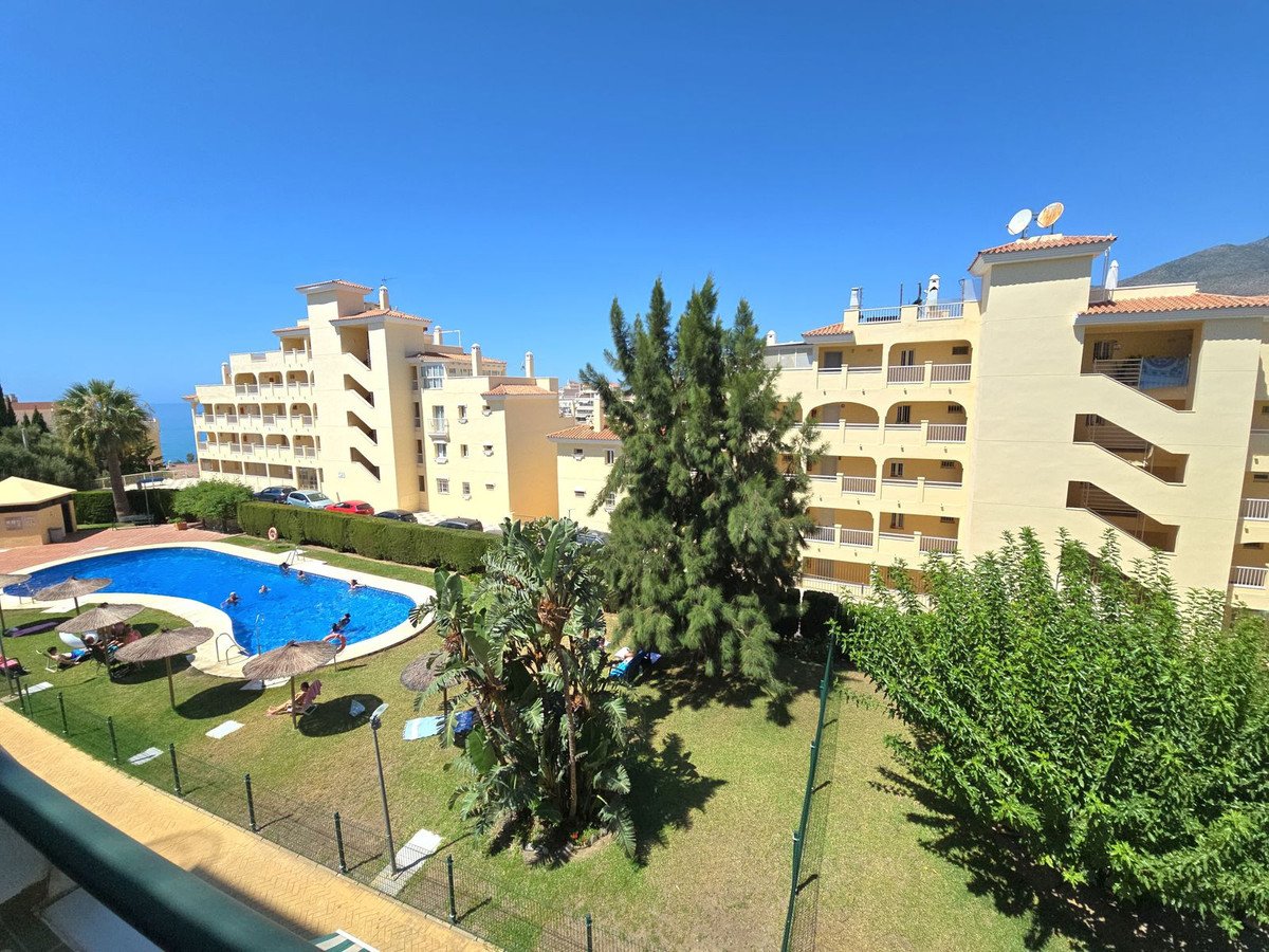 Anlage-Apartment mit touristischer Lizenz, Terrasse und Garage am Strand, Benalmádena, Spanien