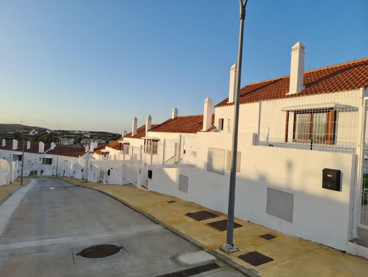 Stadthaus mit Panoramablick auf Meer und Golfplatz, Casares, Spanien