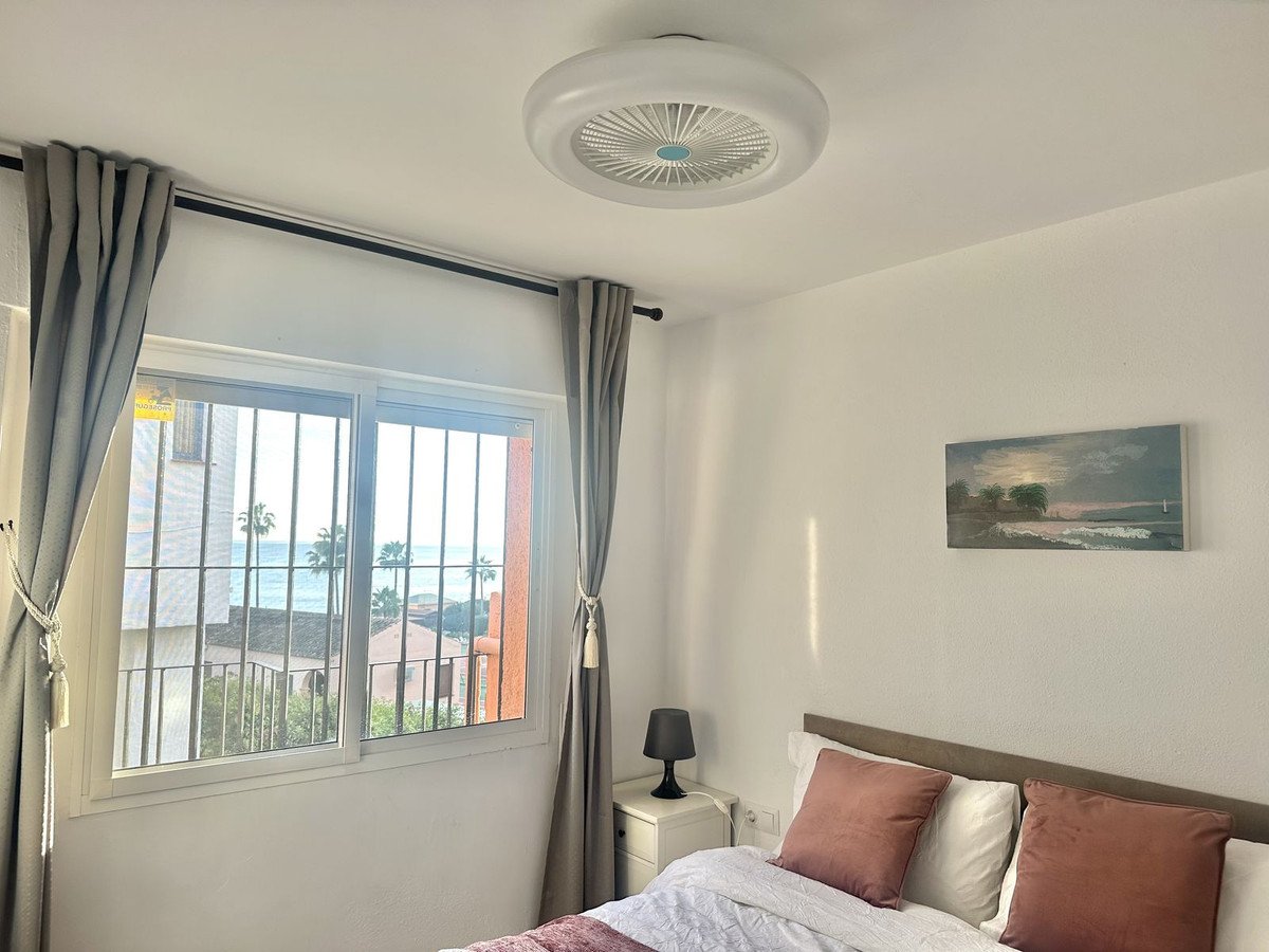 Anlageobjekt: Maisonette-Wohnung mit touristischer Lizenz, 100 m vom Strand entfernt und mit Meerblick, Mijas, Spanien