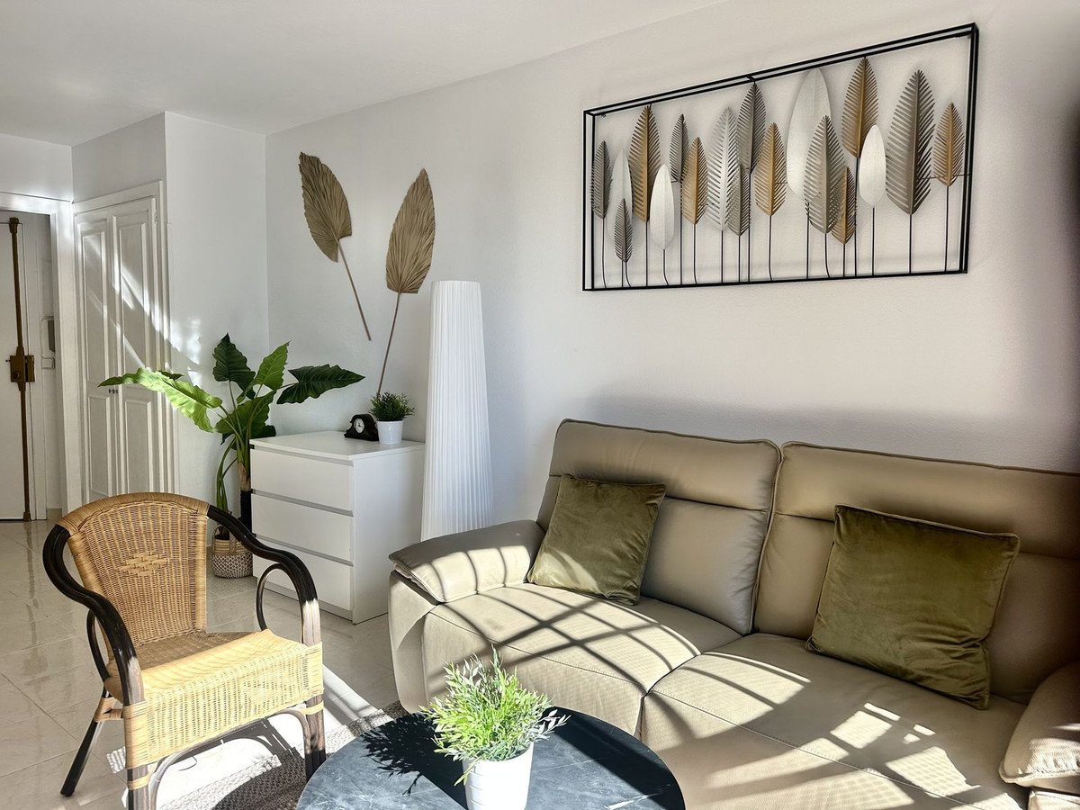 Anlageobjekt: Maisonette-Wohnung mit touristischer Lizenz, 100 m vom Strand entfernt und mit Meerblick, Mijas, Spanien