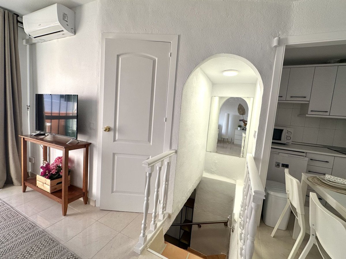 Anlageobjekt: Maisonette-Wohnung mit touristischer Lizenz, 100 m vom Strand entfernt und mit Meerblick, Mijas, Spanien