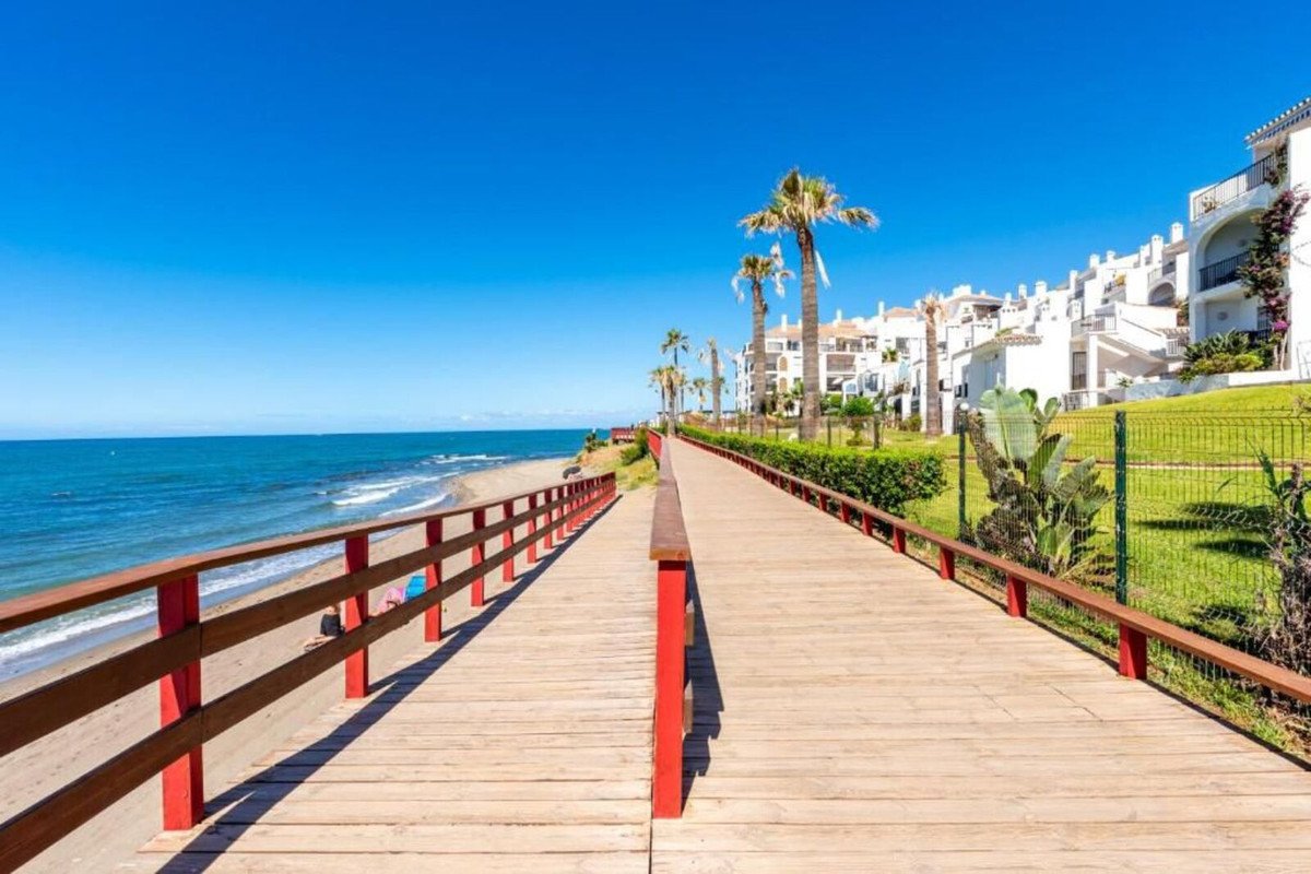 Anlageobjekt: Maisonette-Wohnung mit touristischer Lizenz, 100 m vom Strand entfernt und mit Meerblick, Mijas, Spanien