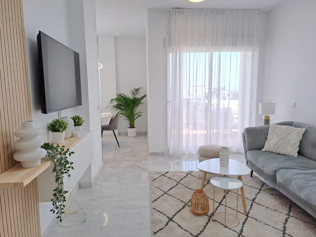 Anlageapartment mit touristischer Lizenz in erster Reihe des Golfplatzes Valle Romano, Estepona, Spanien