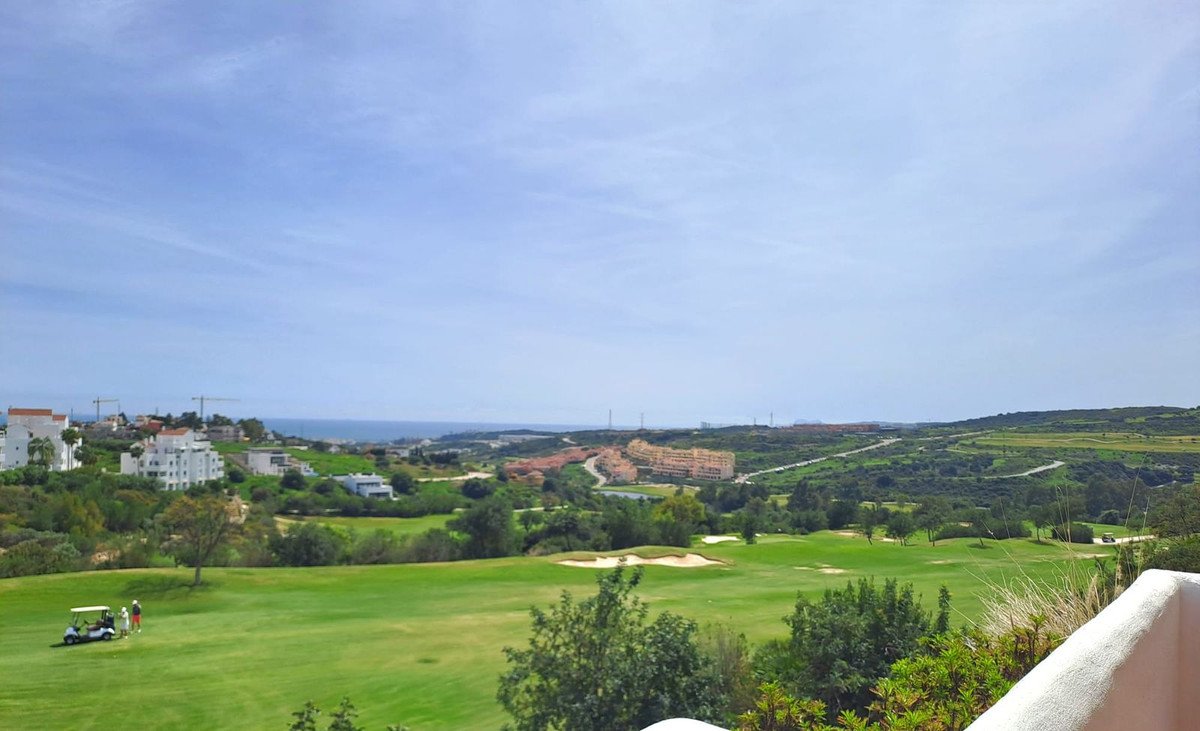 Anlageapartment mit touristischer Lizenz in erster Reihe des Golfplatzes Valle Romano, Estepona, Spanien