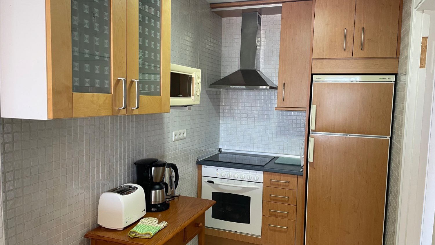 Apartment in erster Strandreihe am Strand von Burriana mit 100 m² Terrasse und Garage, Nerja, Spanien