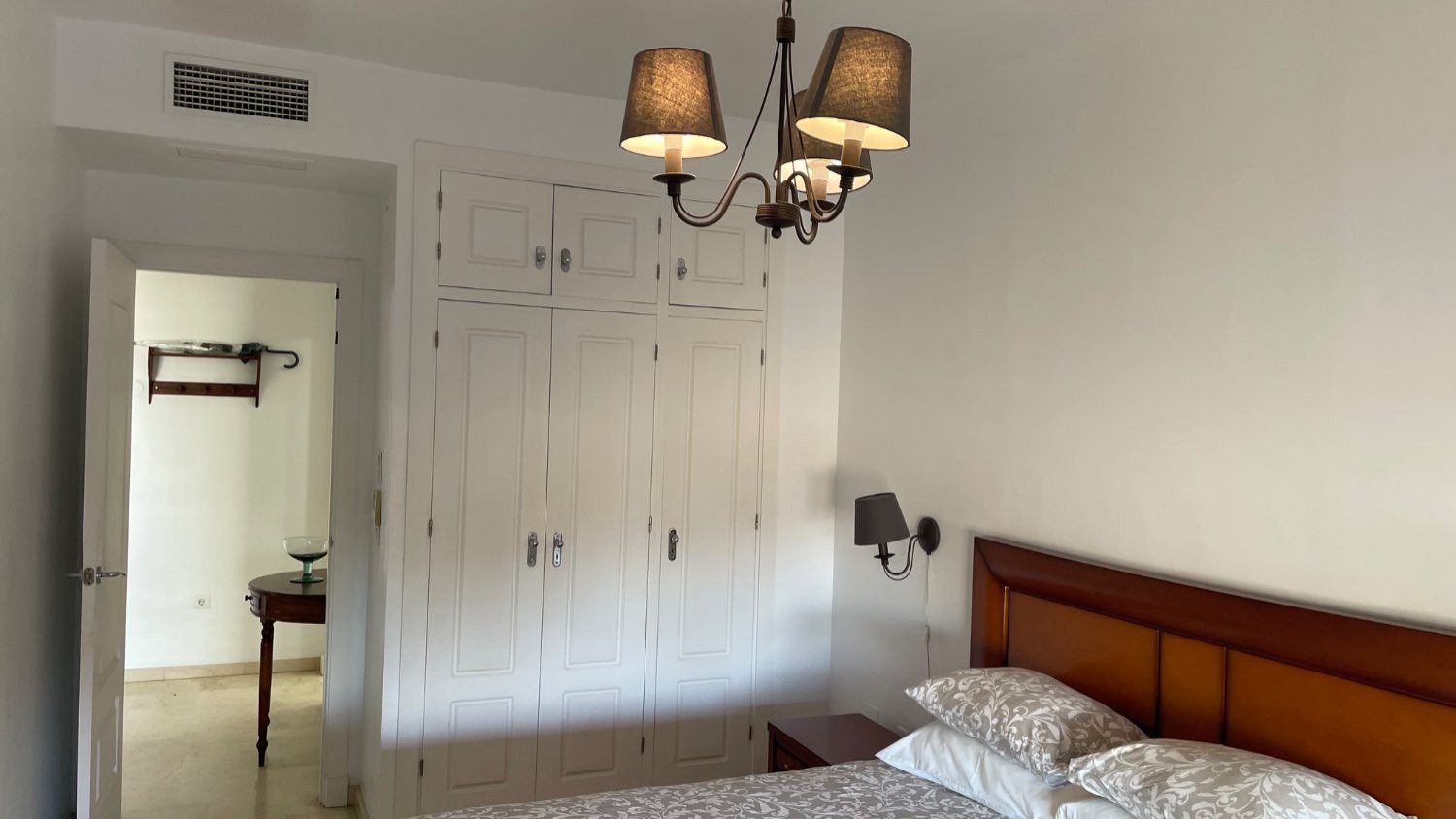 Apartment in erster Strandreihe am Strand von Burriana mit 100 m² Terrasse und Garage, Nerja, Spanien