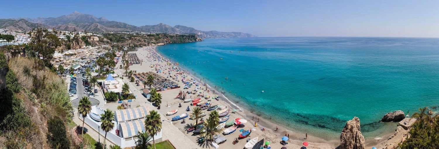 Apartment in erster Strandreihe am Strand von Burriana mit 100 m² Terrasse und Garage, Nerja, Spanien