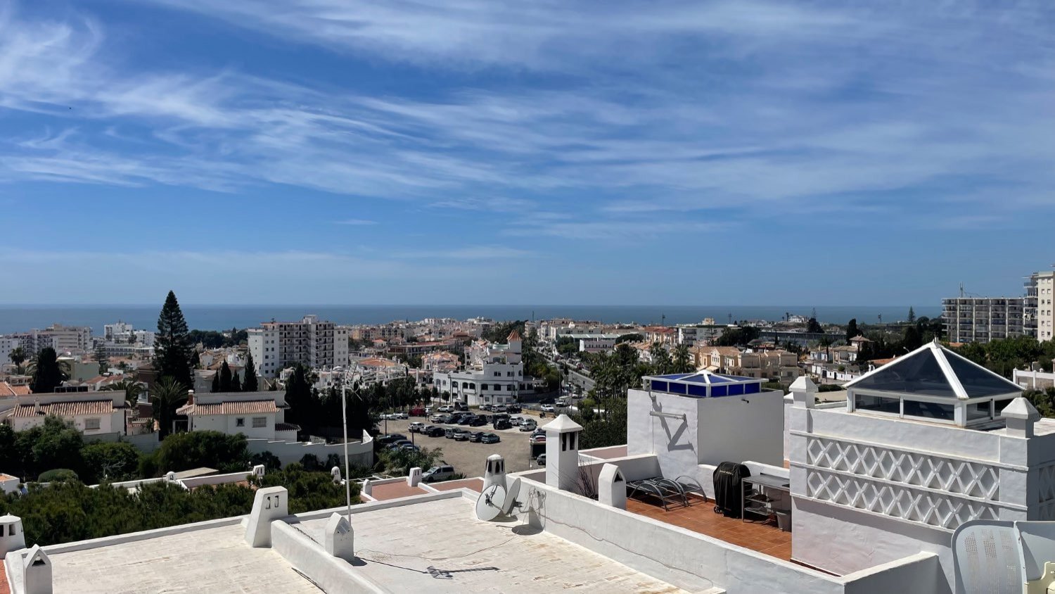 Stadthaus mit Dachterrasse und Meerblick in Paraíso Blanco, Nerja, Spanien