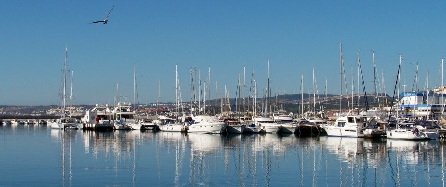 Bezugsfertige 2-Zimmer-Wohnung mit 27 m² Terrasse in der Nähe des Golfplatzes, Estepona, Spanien