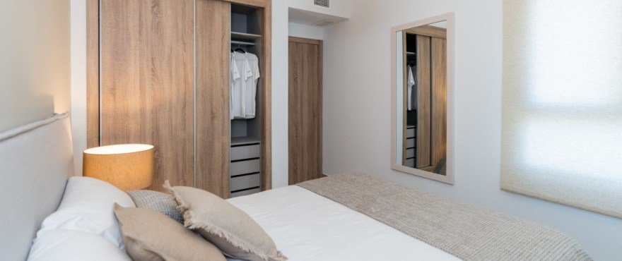 Neues Apartment mit Terrasse und Golfblick, Estepona, Spanien