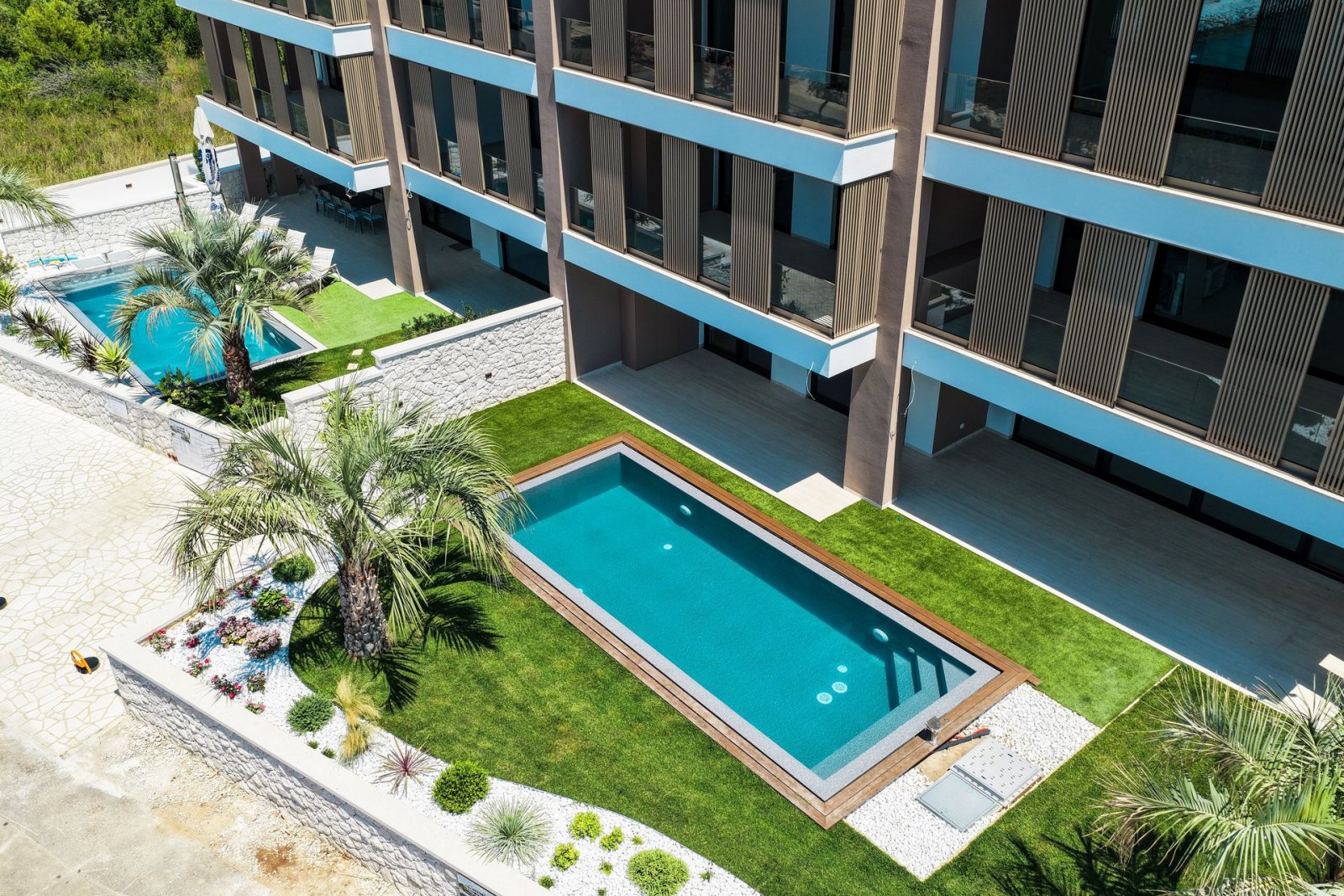 Modernes Apartment mit überdachter Terrasse (17 m²) in erster Reihe zum Meer, Nin, Kroatien
