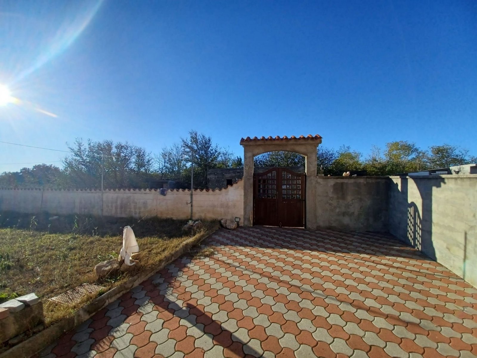 Freistehendes Haus mit 3 Schlafzimmern und einem 650 m² großen Grundstück mit Meerblick, Ražanac, Kroatien