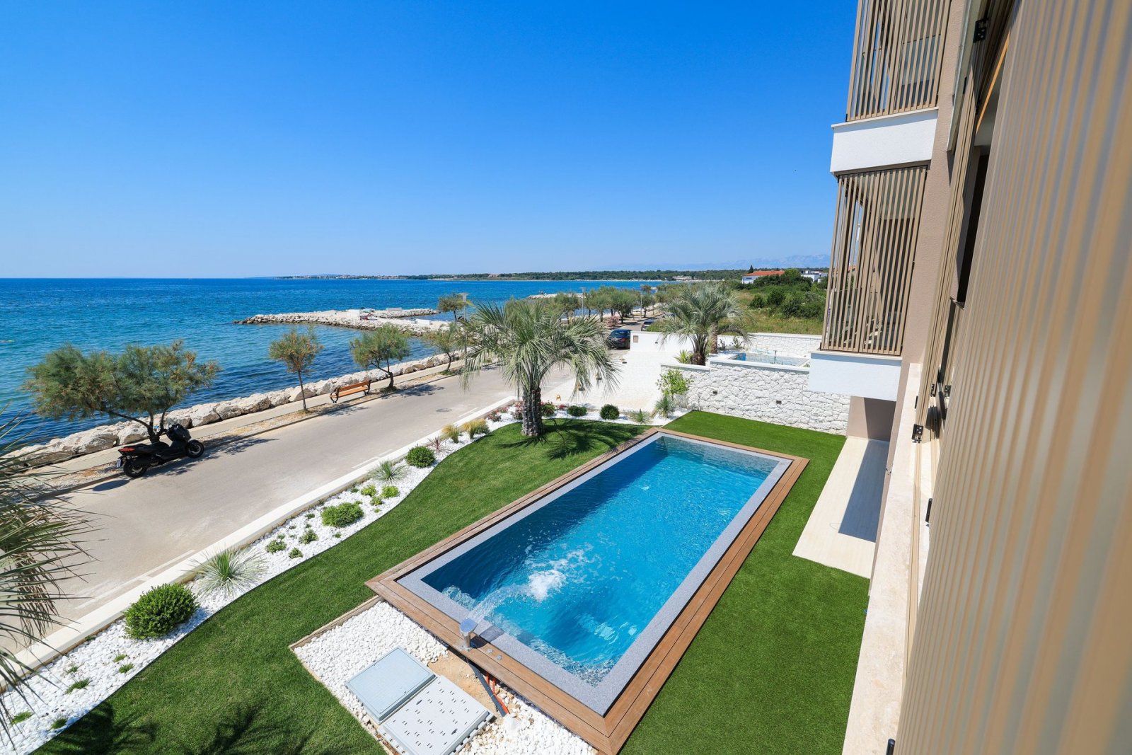 Luxuriöses Apartment mit 2 Schlafzimmern und überdachter Terrasse, 5 m vom Meer entfernt, Nin, Kroatien