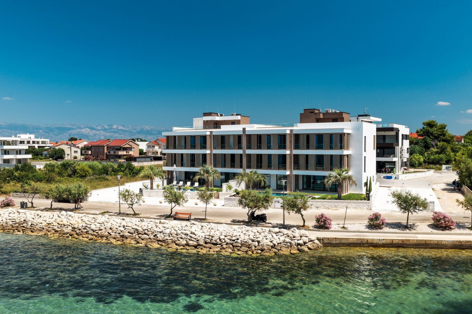 Luxuriöses Apartment mit 2 Schlafzimmern und überdachter Terrasse, 5 m vom Meer entfernt, Nin, Kroatien