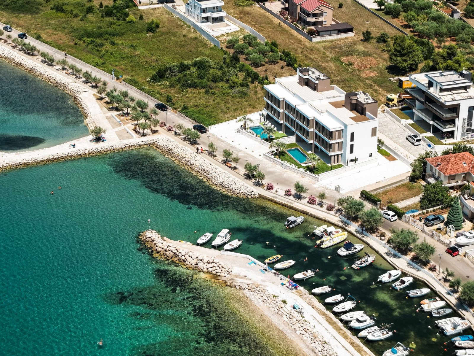 Luxuriöses Apartment mit 2 Schlafzimmern und überdachter Terrasse, 5 m vom Meer entfernt, Nin, Kroatien