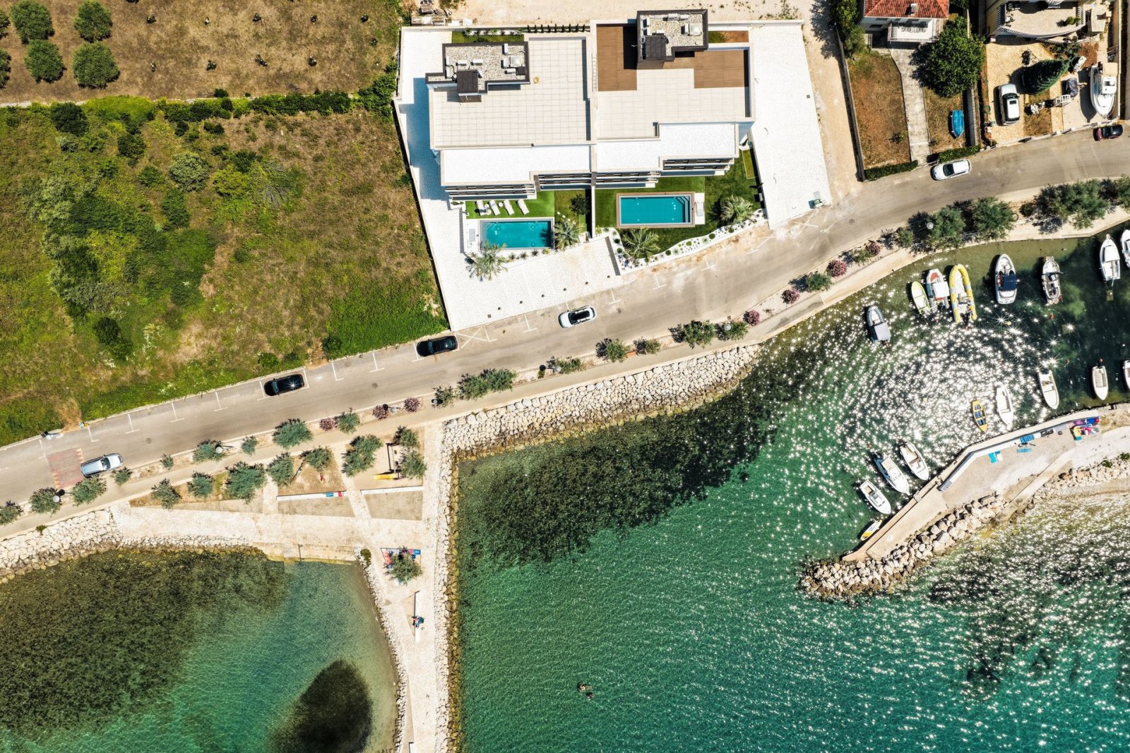 Luxuriöses Apartment mit 2 Schlafzimmern und überdachter Terrasse, 5 m vom Meer entfernt, Nin, Kroatien