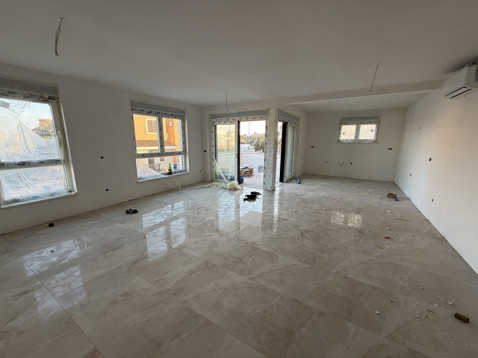 Neue Ferienwohnung mit Garten und Parkplatz in Strandnähe, Bibinje, Kroatien