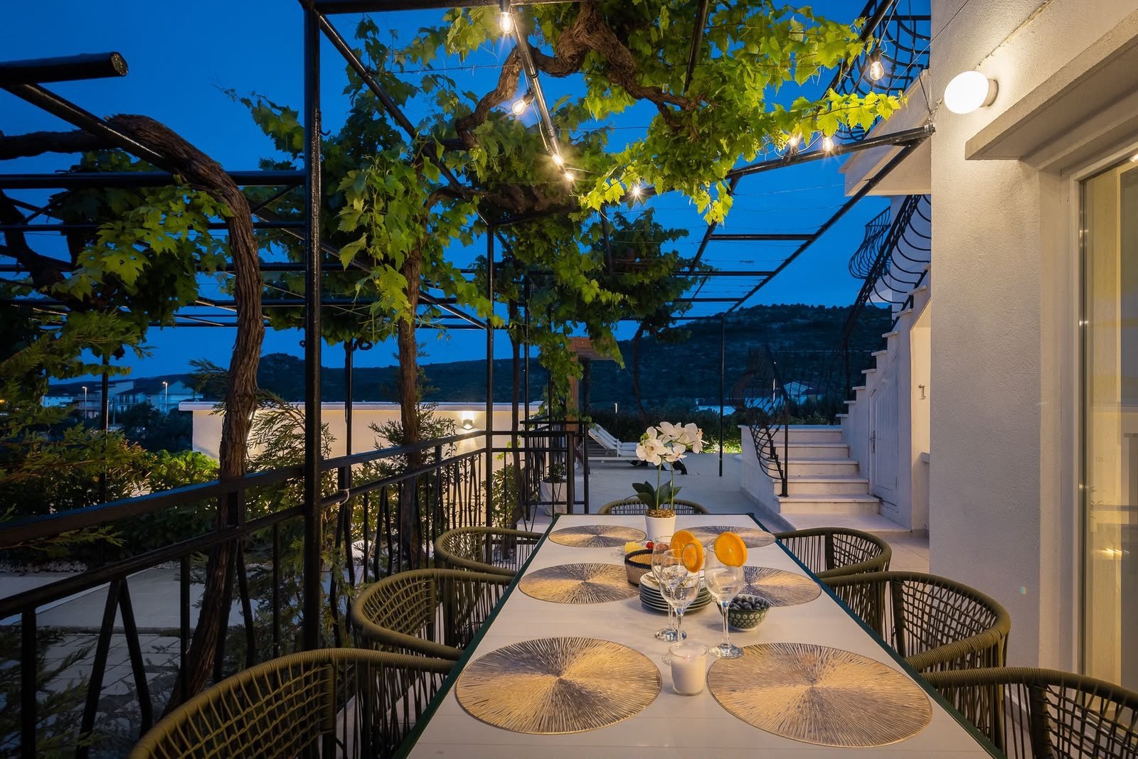 Haus mit Pool und freiem Meerblick, 100 m vom Strand entfernt, Rogoznica, Kroatien