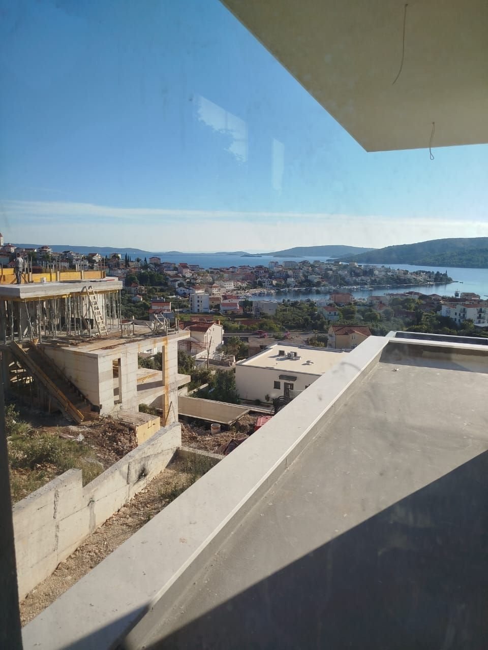 Zweifamilienhaus in einfacher Bauweise mit Meerblick, Seget, Kroatien