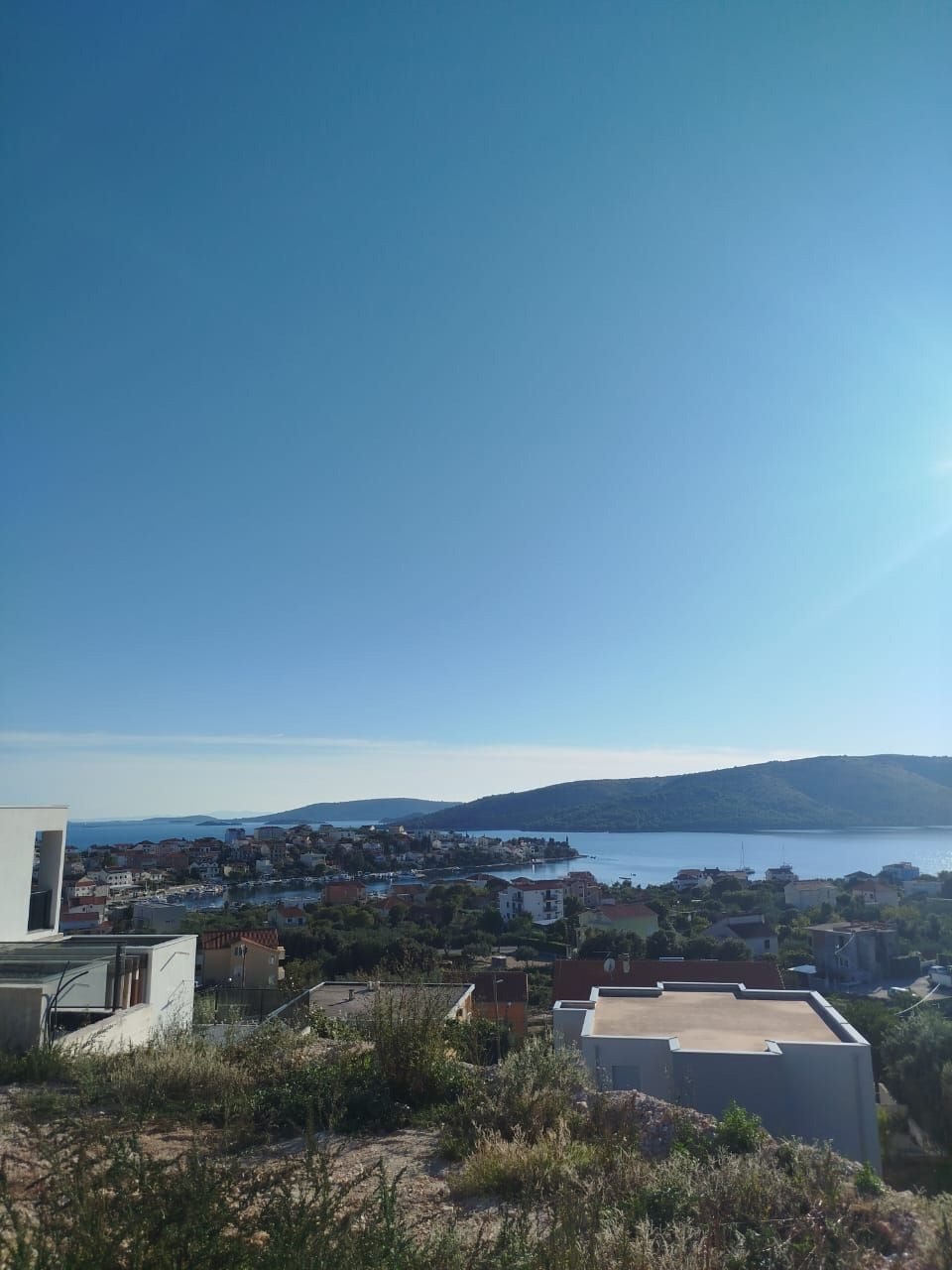 Zweifamilienhaus in einfacher Bauweise mit Meerblick, Seget, Kroatien