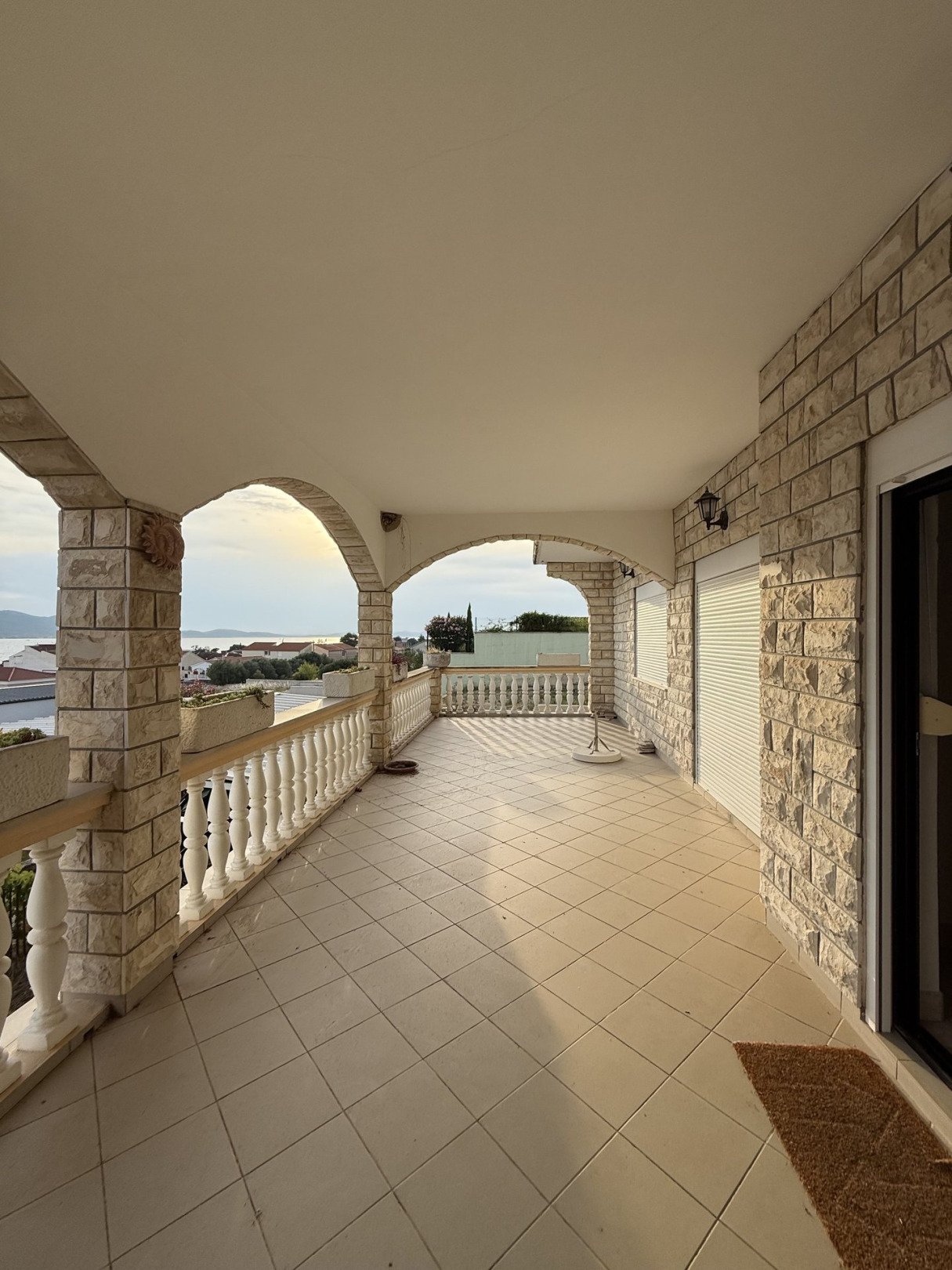 Haus mit zwei Dreizimmerwohnungen mit separater Küche und Meerblick, Sveti Filip i Jakov, Kroatien